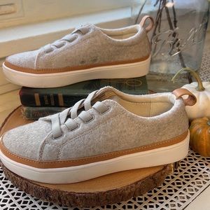 LAST CHANCE Spenco Malibu wool sneaker in light gray, size 6